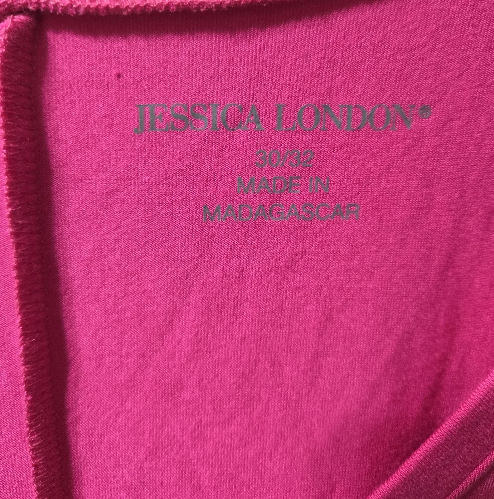 🌴Jessica London Pink V-Neck Short Sleeve Shark Bit Hem Top EUC Size: 30/32 - Picture 3 of 4